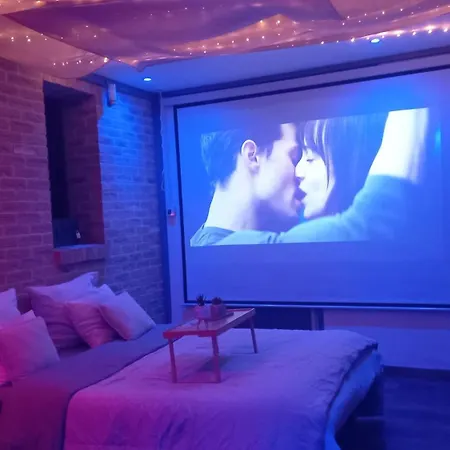 Fraisier, Love Room Valenciennes Avec Spa Privatif Homestay