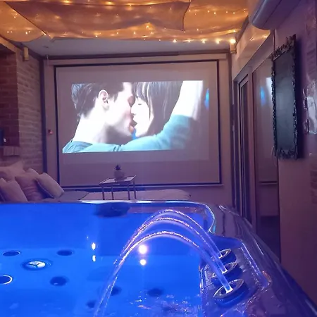 Fraisier, Love Room Valenciennes Avec Jacuzzi Privatif *
