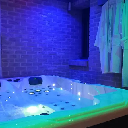 Fraisier, Love Room Valenciennes Avec Jacuzzi Privatif Homestay szállás