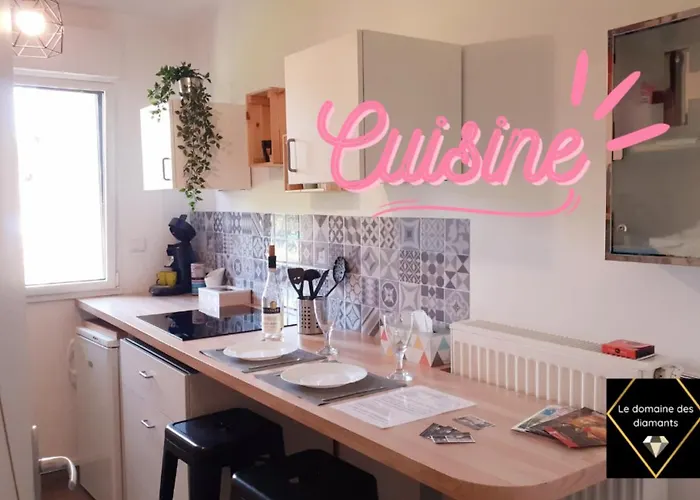 Homestay Fraisier, Love Room Valenciennes Avec Spa Privatif