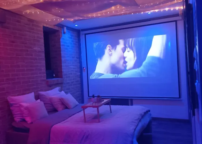 Fraisier, Love Room Valenciennes Avec Spa Privatif Homestay