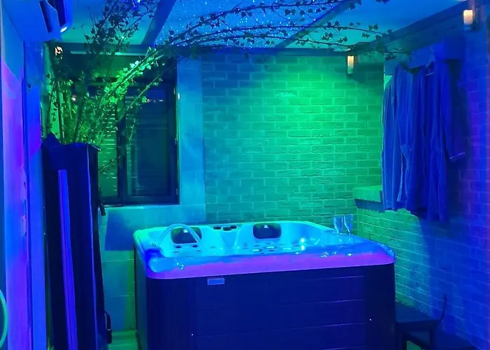 Fraisier, Love Room Valenciennes Avec Spa Privatif *