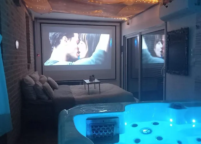 Fraisier, Love Room Valenciennes Avec Spa Privatif Homestay Querenaing